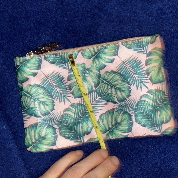 3 Ipsy mini makeup bags three one pink w daisies one  pink w ferns 5” 7”. - Picture 5 of 10